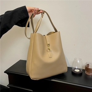 Women's Vintage PU Leather Bucket Bag Large Capacity Minimalist Shoulder Crossbody Bag With Metal Hook Retro Daily Purse