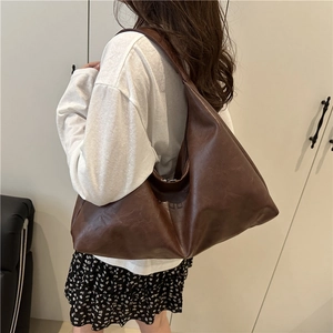 Fashionable large capacity dark brown hobo shoulder bag in soft vintage leather