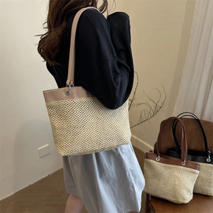 Grand sac cabas tissé pour femme avec bordure en similicuir pour les vacances à la plage