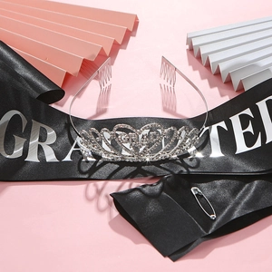 Set tiara di laurea in argento con fascia in raso nero e spilla di sicurezza per feste