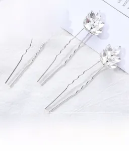 Détails de trois épingles à cheveux en cristal argenté en forme de feuille pour mariée
