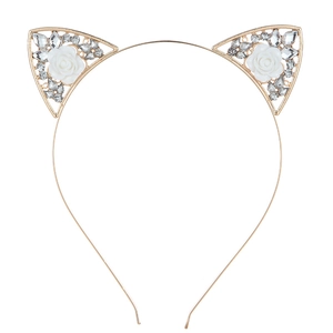 Détail du serre-tête oreilles de chat doré avec roses en résine et cristaux