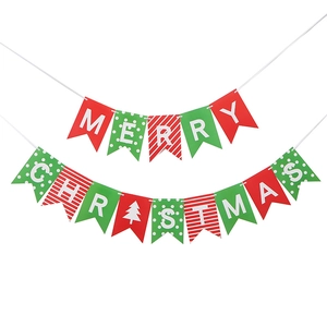 Banderole Merry Christmas rouge et verte avec sapins blancs pour décor de fête