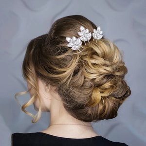 Lot de trois épingles à cheveux mariage argentées avec cristaux en forme de feuille
