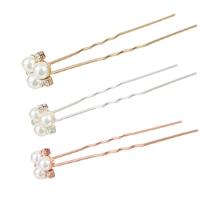 Trois épingles à cheveux en perles et cristaux, finitions or, argent et or rose
