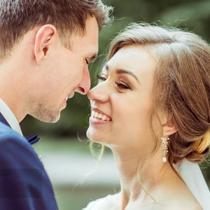 Orecchini a forma di orchidea dorata con pendente in perla per sposa in stile barocco