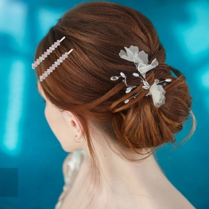 Parure de mariage avec barrettes en cristal et épingle à fleur en organza blanc