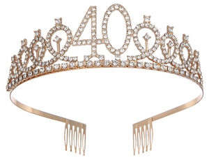 Vue détaillée de la couronne du 40ème anniversaire en alliage doré et strass brillants