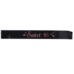 Écharpe en satin noir Sweet 16 avec lettrage pailleté rose et couronne pour anniversaire