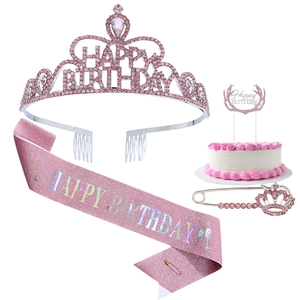 Set de cumpleaños rosa con corona de cristal, banda brillante y adorno de tarta
