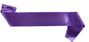 Écharpe d'anniversaire en satin violet avec lettrage Birthday Queen doré élégant
