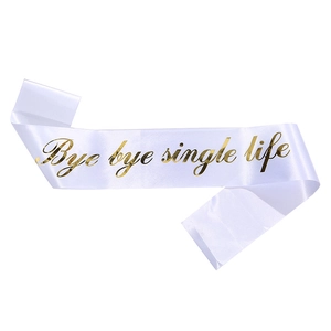 Écharpe de fête en satin blanc avec lettrage doré Bye Bye Single Life pour enterrement de vie