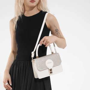 Elegante borsa a tracolla color crema con glitter argento e fibbia dorata da donna