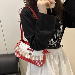 Sac sous le bras à carreaux rouge et blanc avec nœud doux et bordure à volants