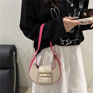 Chic two-tone half-moon shoulder bag in cream canvas and vibrant fuchsia leather trim