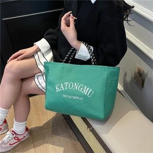 Green large capacity tote bag with contrast letter print and woven rope handles