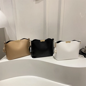 Mode PU Leder Schultertasche Für Damen Gold Hardware Wellenkante Steppnaht Quadratische Umhängetasche Minimalistische Handtasche Für Den Alltag