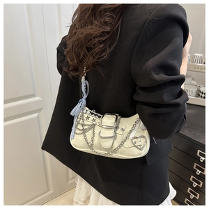 Detail of Y2K beige PU leather shoulder bag with silver chains and heart buckle