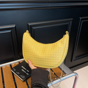 Women Fashion Woven Pattern Crescent Shoulder Bag Casual PU Leather Hobo Bag With Gold Metal Chain Strap Solid Color