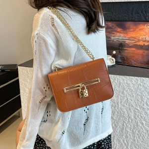Brown crocodile pattern shoulder bag with golden chain and heart lock pendant