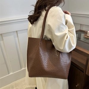 Minimalist dark brown woven leather tote bag for women with large capacity for commuting