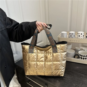 Borsa Tote Puffer Trapuntata Finitura Metallica Lucida Con Tracolla Motivo Etnico Grande Capacità Borsa a Spalla Leggera Donna Moda