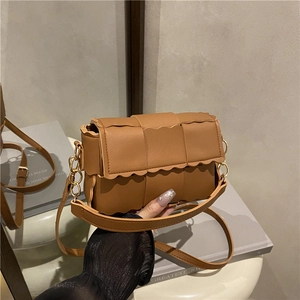 Sac Bandoulière Tissé pour Femme Avec Bord Festonné Vintage en Similicuir Sac à Épaule Carré Avec Bandoulière Chaîne Élégant Chic