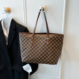 Retro checkerboard tote bag with brown leather straps for chic women's daily commute style