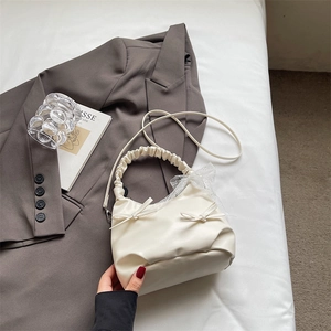 Sac à main blanc en cuir PU plissé avec nœuds en dentelle et bandoulière réglable