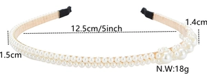 Dettaglio del cerchietto con perle dorate con diametro 12,5cm e design leggero da 18g
