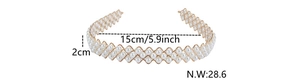 Serre-tête en perles à trois rangées avec structure dorée montrant les détails de 2cm