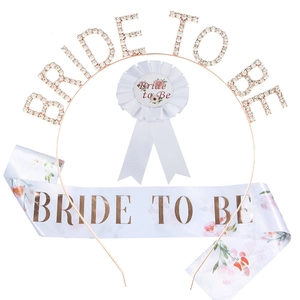 Kit 3 pièces Bride to Be avec serre-tête en strass, écharpe florale et badge