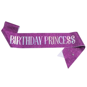 Écharpe Birthday Princess violette scintillante avec lettrage argenté brillant