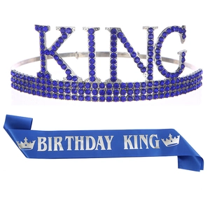 Λεπτομέρεια της μπλε Birthday King κορδέλας και ασημένιο σετ στέμματος με κρύσταλλα