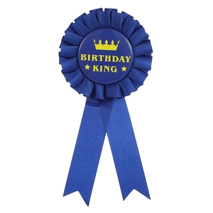 Μπλε και χρυσή κονκάρδα Birthday King με στέμμα για ανδρικά πάρτι γενεθλίων