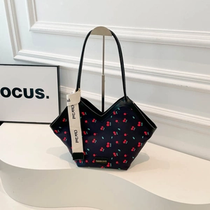 Sac fourre-tout à imprimé cerises avec nœud en dentelle et ouverture en V élégante