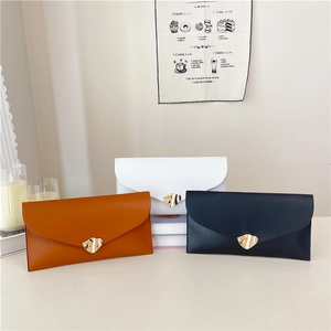 Pochettes enveloppes modernes aux couleurs unies avec boucles dorées ondulées en noir, blanc, brun