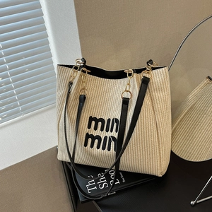 Borsa tote minimalista in paglia intrecciata con spalline in pelle nera e grande capienza