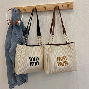 Borsa tote intrecciata minimalista con tracolle lunghe e dettaglio ricamo min min unico