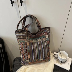 Sac fourre-tout ethnique bohème avec motifs géométriques colorés et grande capacité