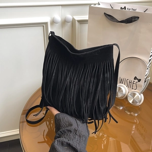 Grande borsa shopper nera in scamosciato con lunghe frange, borsa a spalla boho