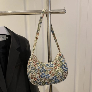 Floral print shoulder bag with vintage embroidery and elegant hobo silhouette for women
