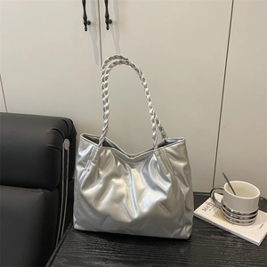 Women's Fashion PU Leather Quilted Tote Bag Large Capacity Shoulder Bag With Braided Strap Cloud Pendant Casual Handbag