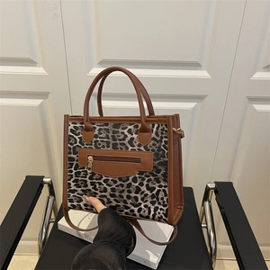 Fashion Women Leopard Print PU Leather Tote Bag Stylish Square Shoulder Crossbody Handbag Trendy Commuter Bag With Zipper Pocket