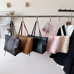 Chic monogram tote bags in five colors with cat patterns for autumn fashion