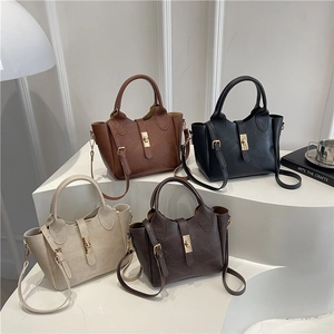 Trendy Bucket Bag For Women New Fashion PU Leather Shoulder Bag Casual Crossbody Handbag With Metal Lock Decorative Stitching Top Handle Bag