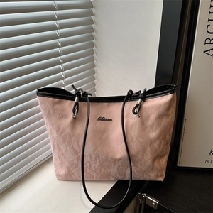 Borsa Tote Donna Grande Capacità Pelle PU Plissettata Con Ciondolo Peluche Borsa a Tracolla Minimalista Pendolare Casual
