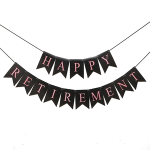 Striscione nero a coda di rondine con scritte rosa Happy Retirement su bianco