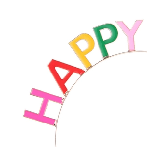 Détail du serre-tête Happy Birthday avec cadre en métal et lettres colorées en émail vif