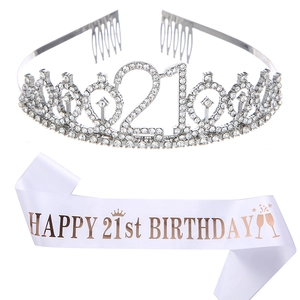Diadème argenté en strass 21e anniversaire et écharpe blanche avec lettrage doré